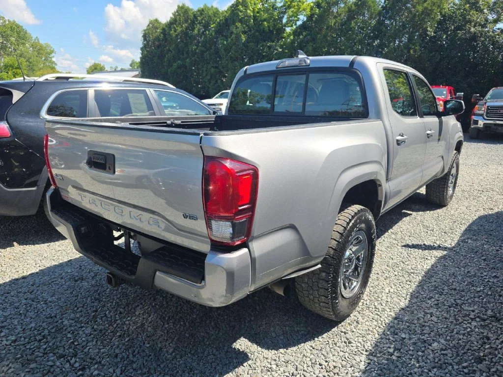 Used 2018 Silver Toyota SR image 8
