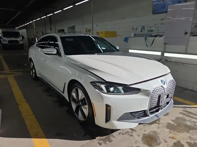 Used 2025 White BMW xDrive40 image 10