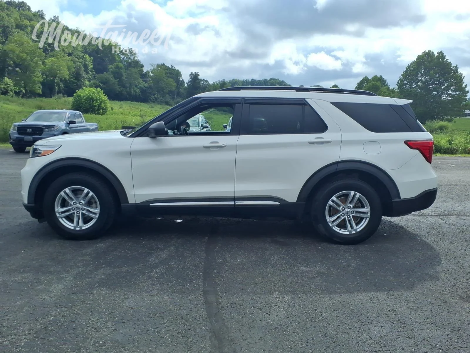 Used 2020 Star White Metallic Tri-Coat Ford XLT image 7