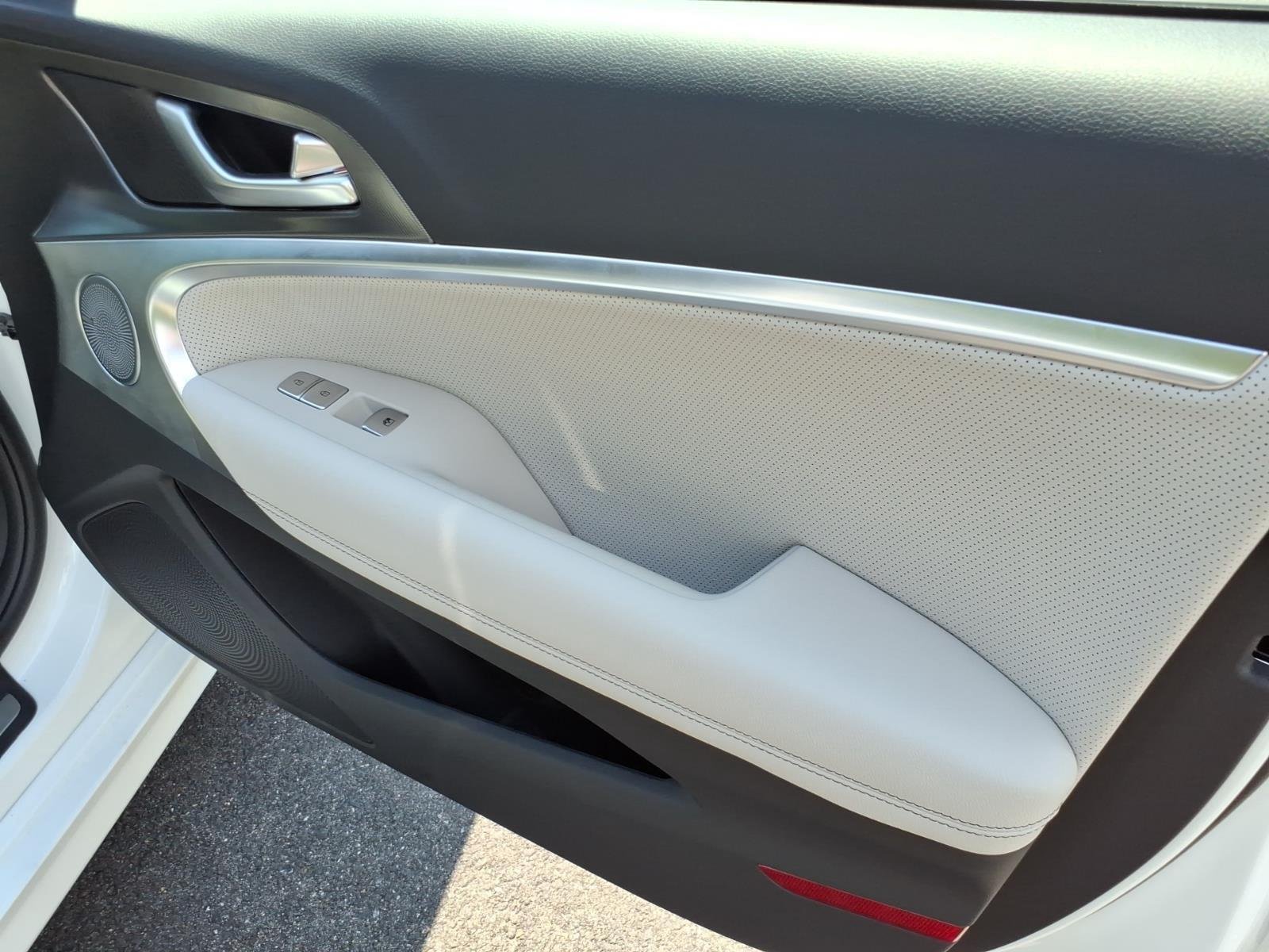 New 2026 Alta White Genesis 3.3T SPORT PRESTIGE image 27
