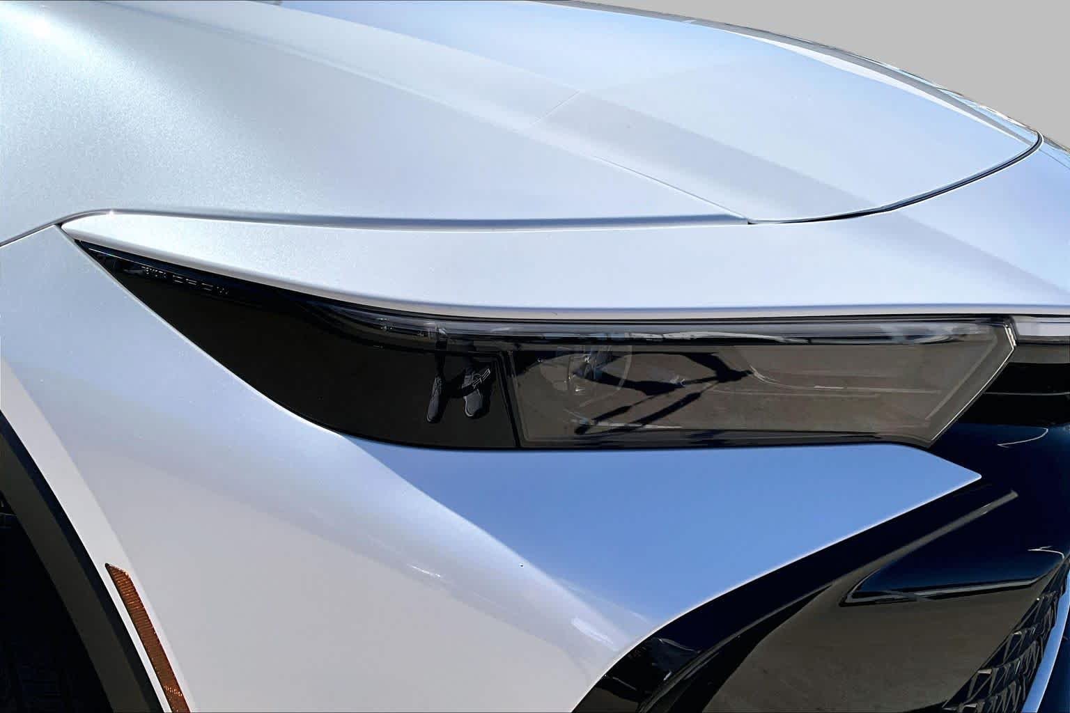 Used 2024 Oxygen White Toyota XLE image 25