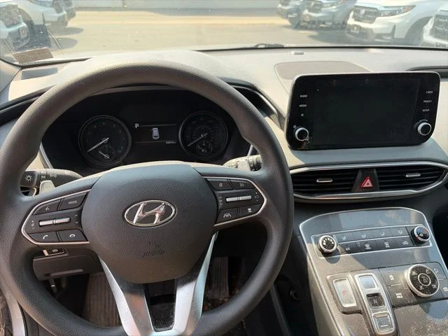 Used 2023 Shimmering Silver Pearl Hyundai SE image 10