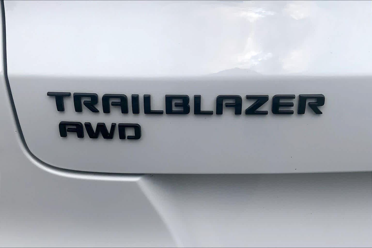 Used 2023 Summit White Chevrolet RS image 10
