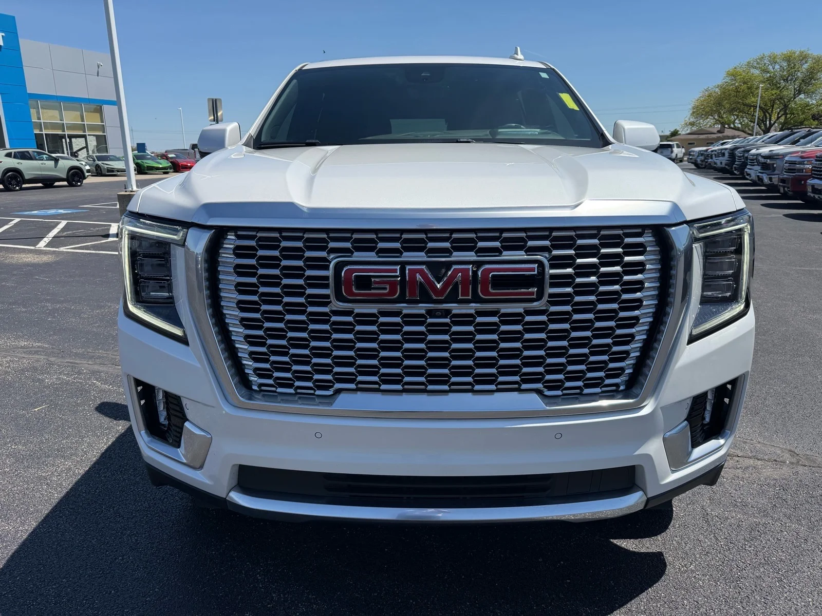 Used 2024 White Frost Tricoat GMC Denali image 8