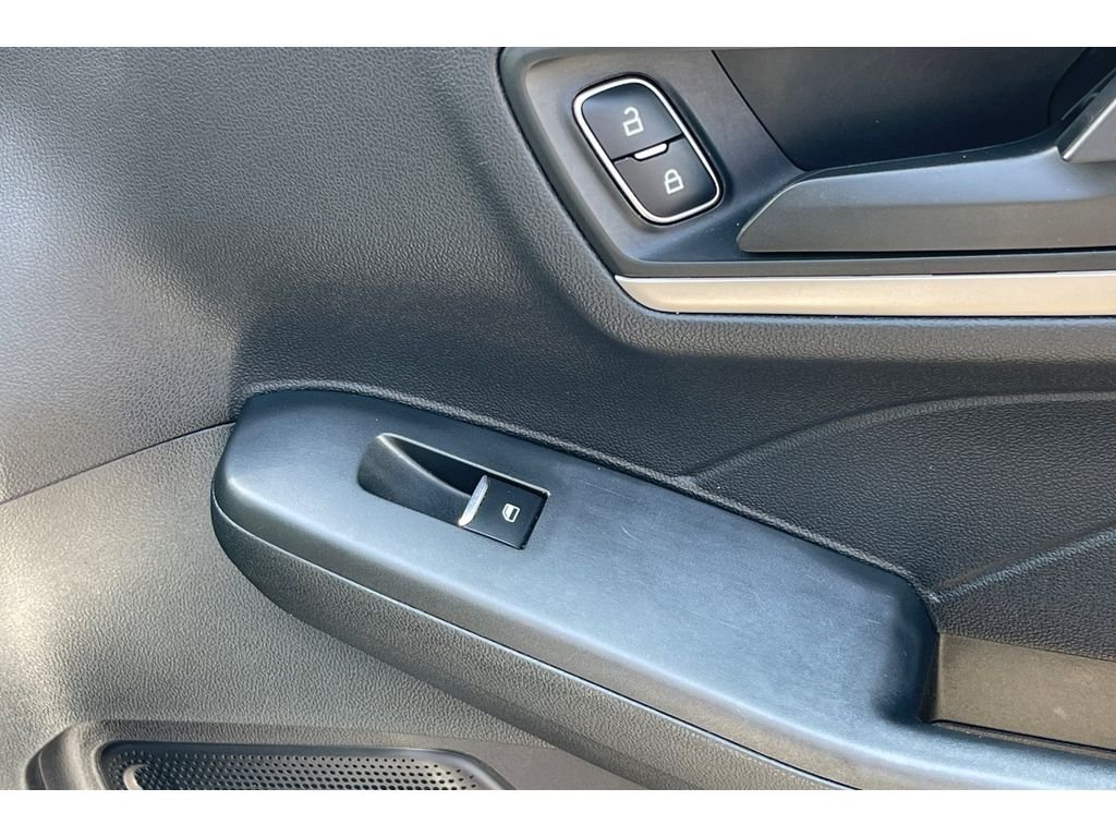 Used 2022 ICONIC SILVER Ford SE image 22