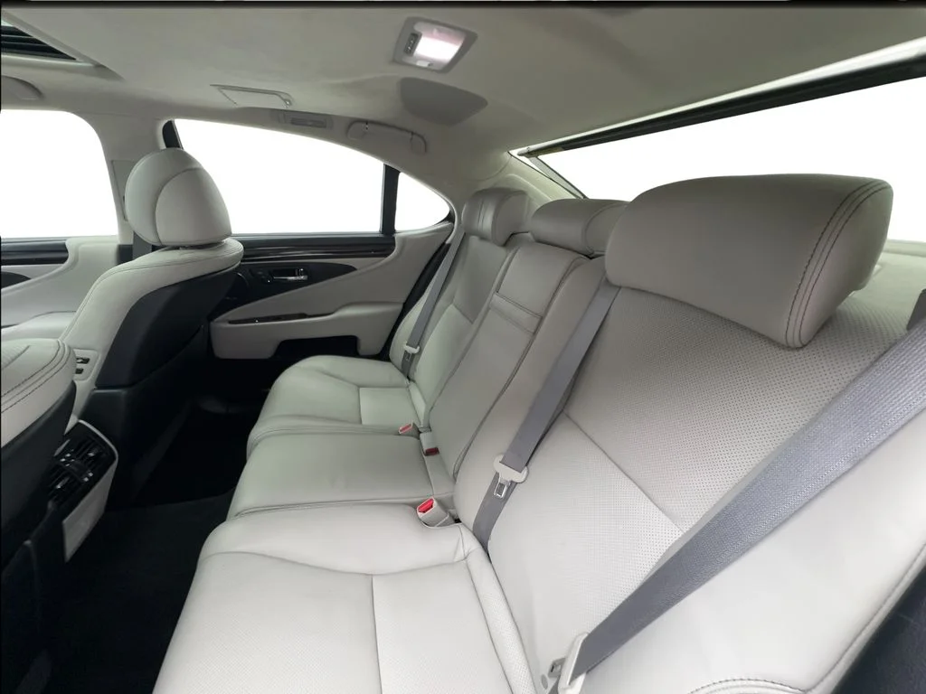 Used 2015 Black Lexus 460 image 26