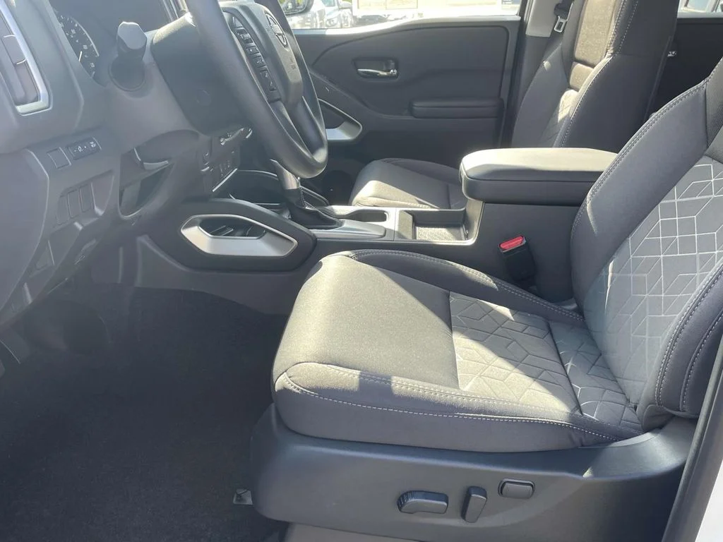 2026 Nissan Frontier SV - Photo 13
