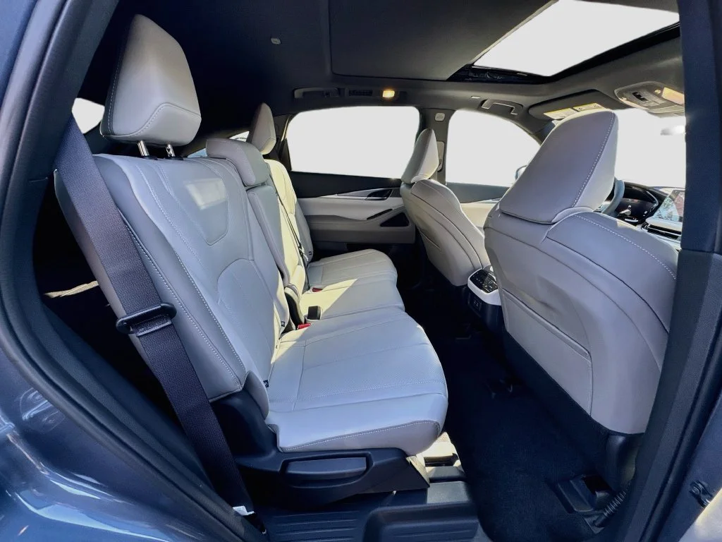 New 2027 MOONBOW BLUE INFINITI Luxe AWD image 28