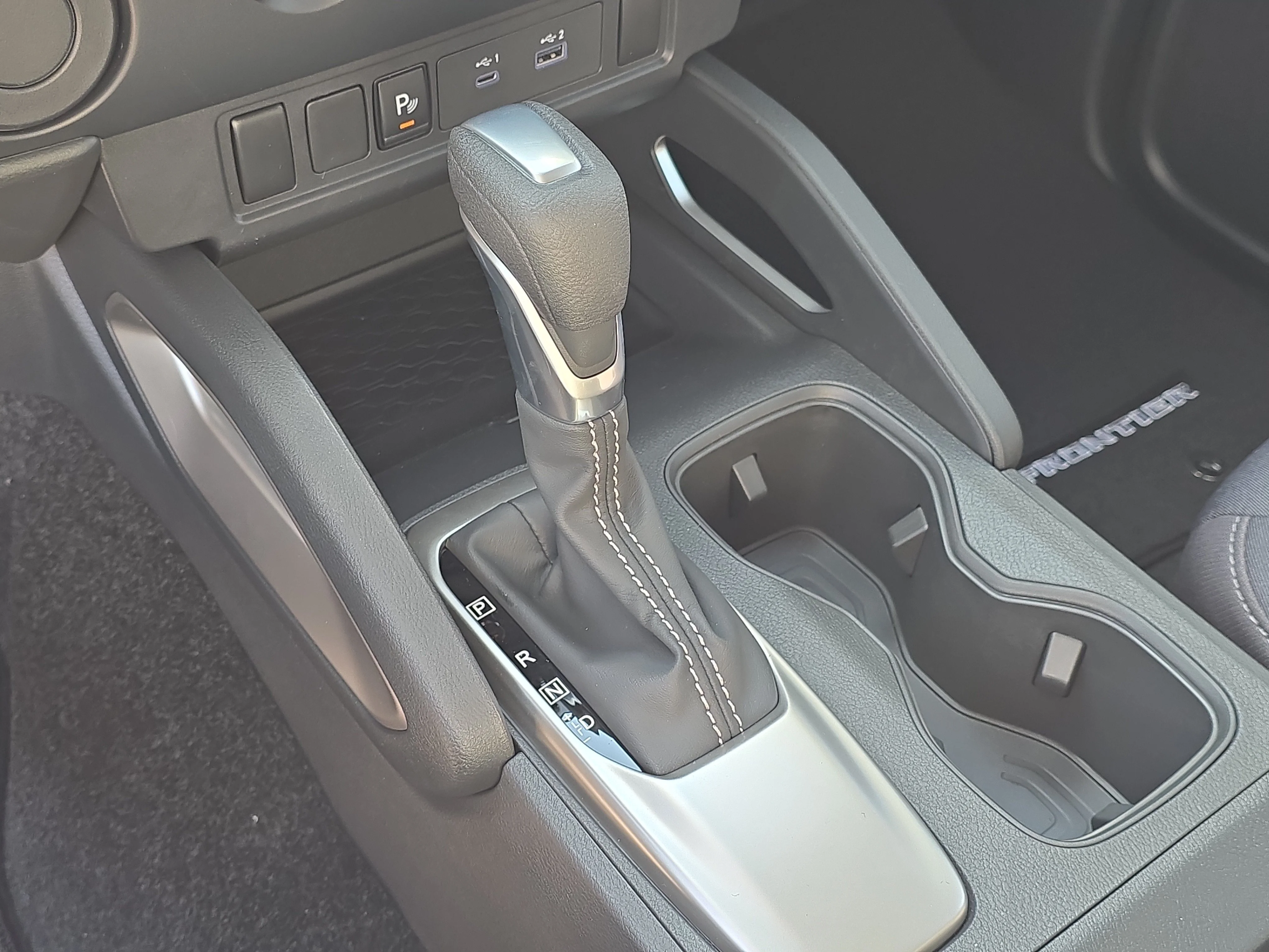 New 2026 Glacier White Nissan Crew Cab SV image 24