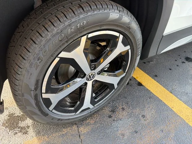 New 2026 Pure White Volkswagen 2.0T SE image 26