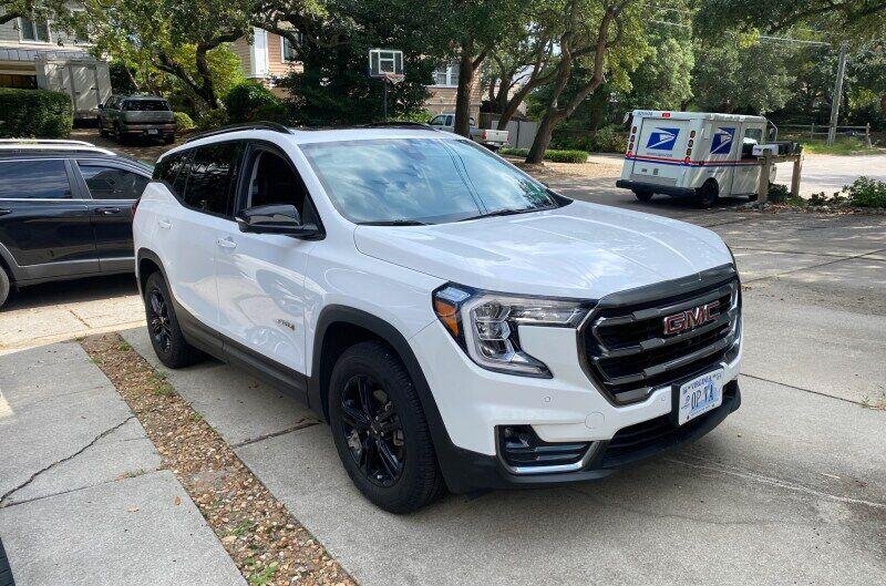 Used 2023 SUMMIT WHITE GMC AT4 image 2