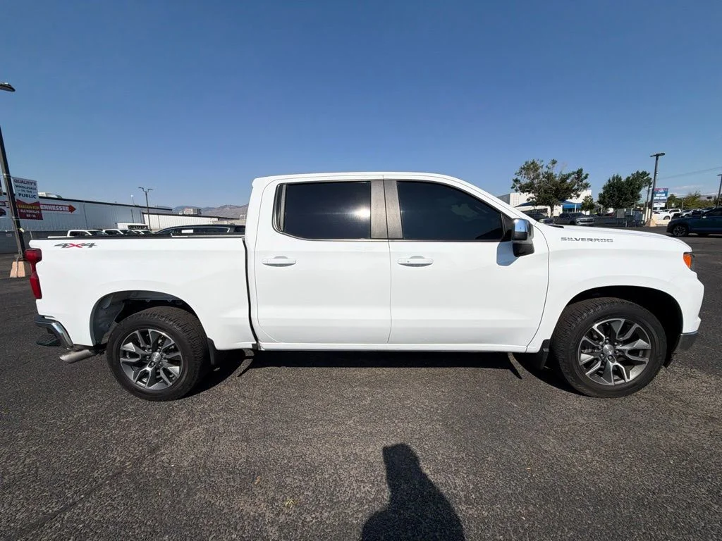 2023 Chevrolet Silverado 1500 LT - Photo 4