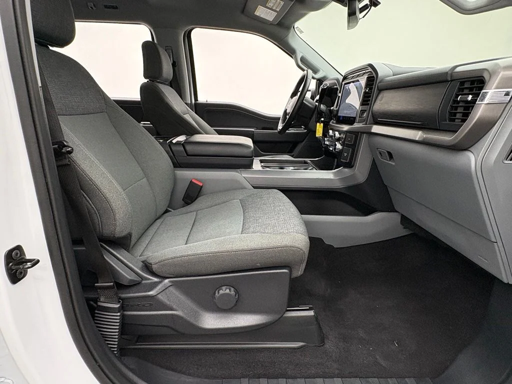 Used 2024 Oxford White Ford XLT image 28