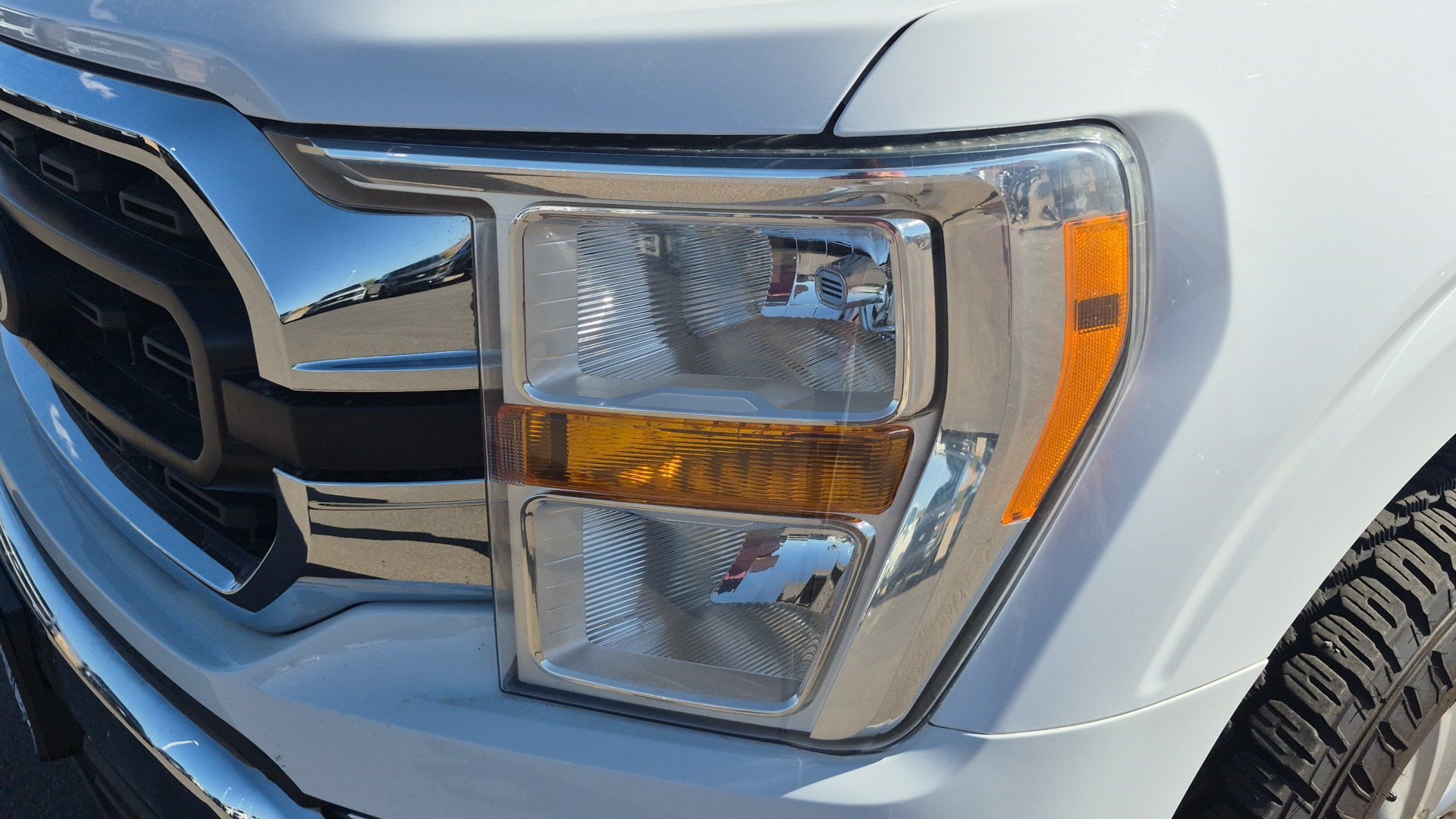 Used 2022 Oxford White Ford XLT image 9