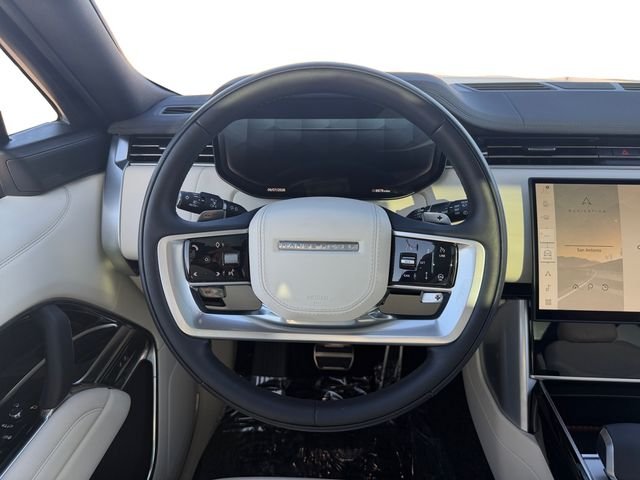 Used 2025  Land Rover SE image 13