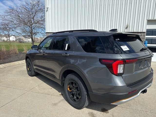 New 2026 Carbonized Gray Metallic Ford Tremor® image 7