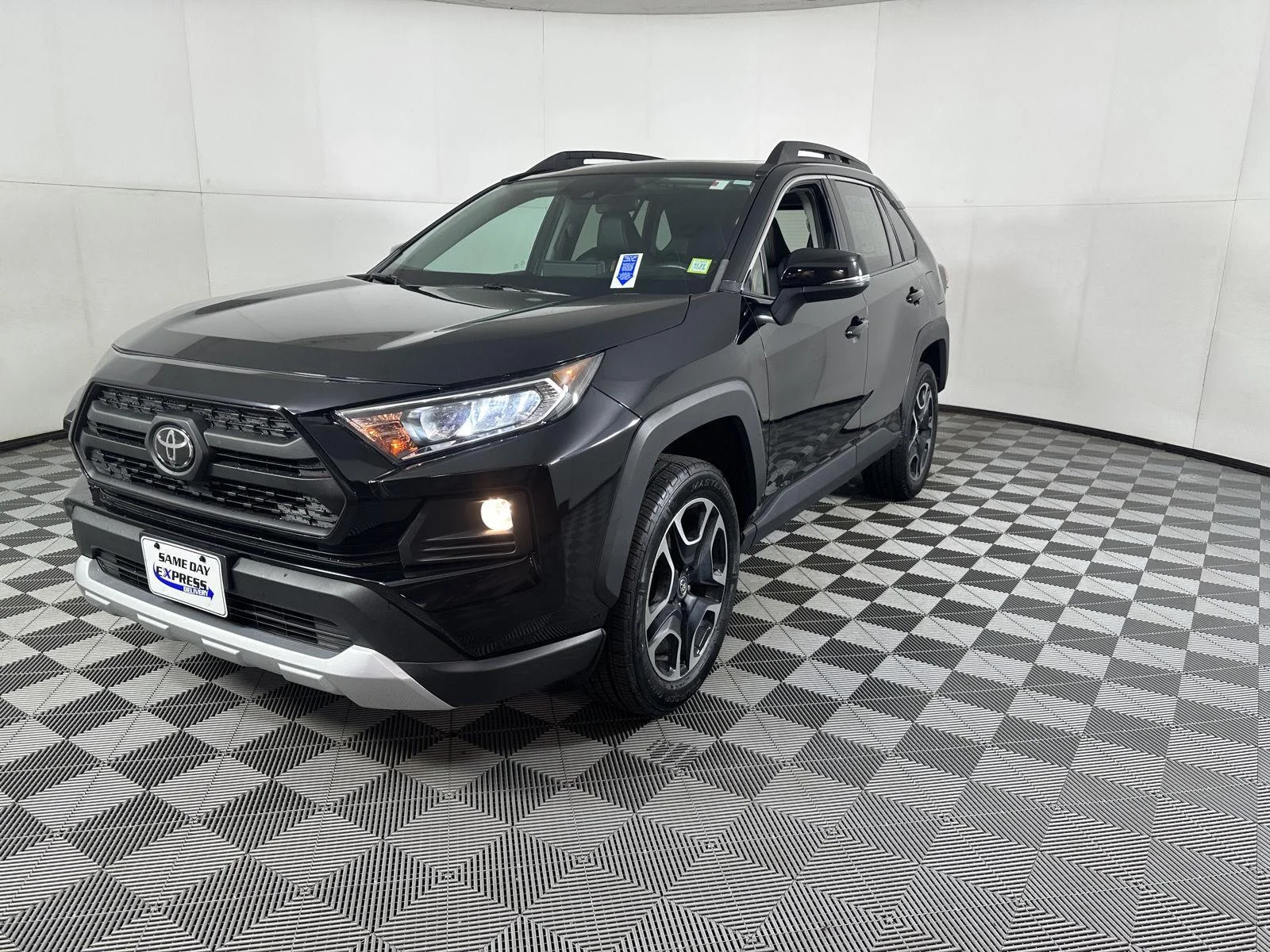 Used 2019 Midnight Black Metallic Toyota Adventure image 11