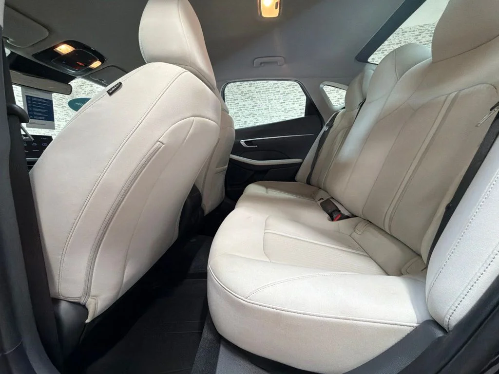 Used 2025 Abyss Black Hyundai SE image 13