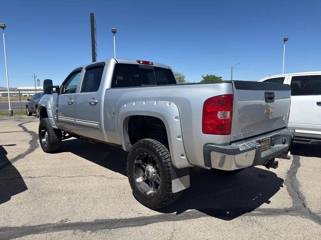 Used 2010 SHEER SILVER METALLIC Chevrolet LTZ image 19