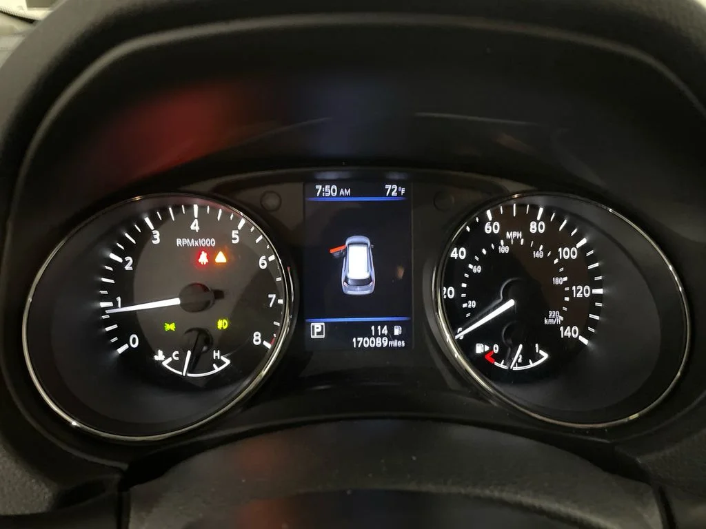 Used 2020 Gun Metallic Nissan SL image 17