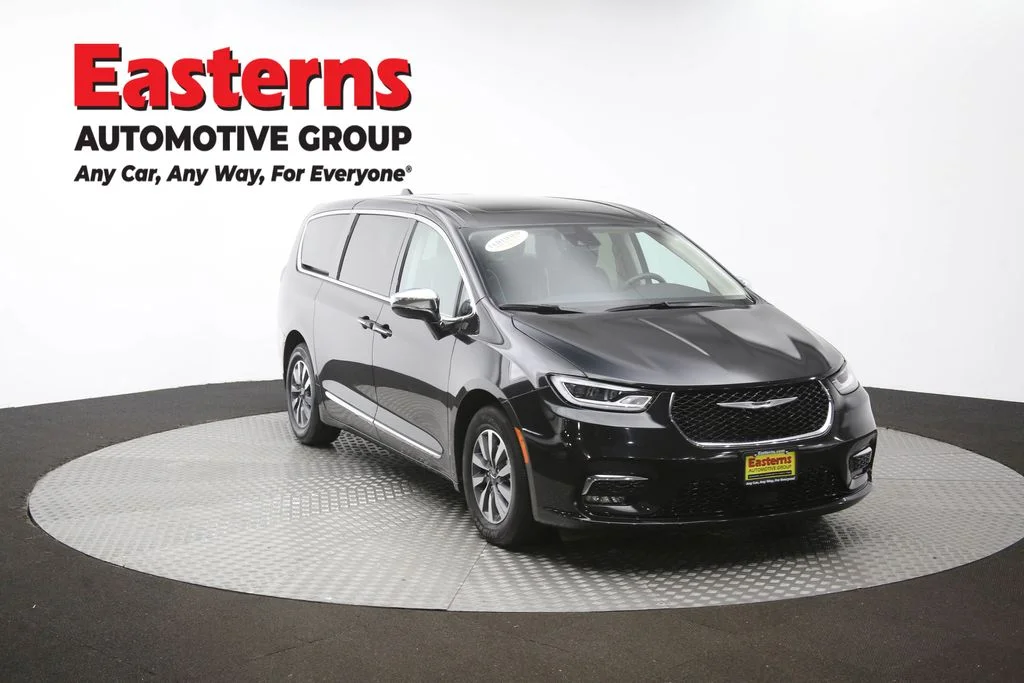 Used 2023 Black Chrysler Limited image 54
