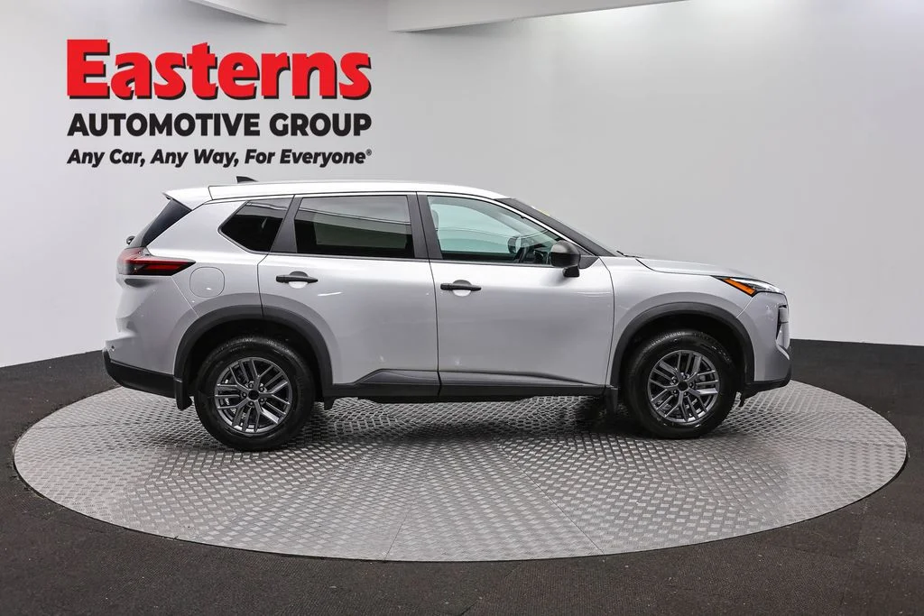 Used 2024 Silver Nissan S image 4