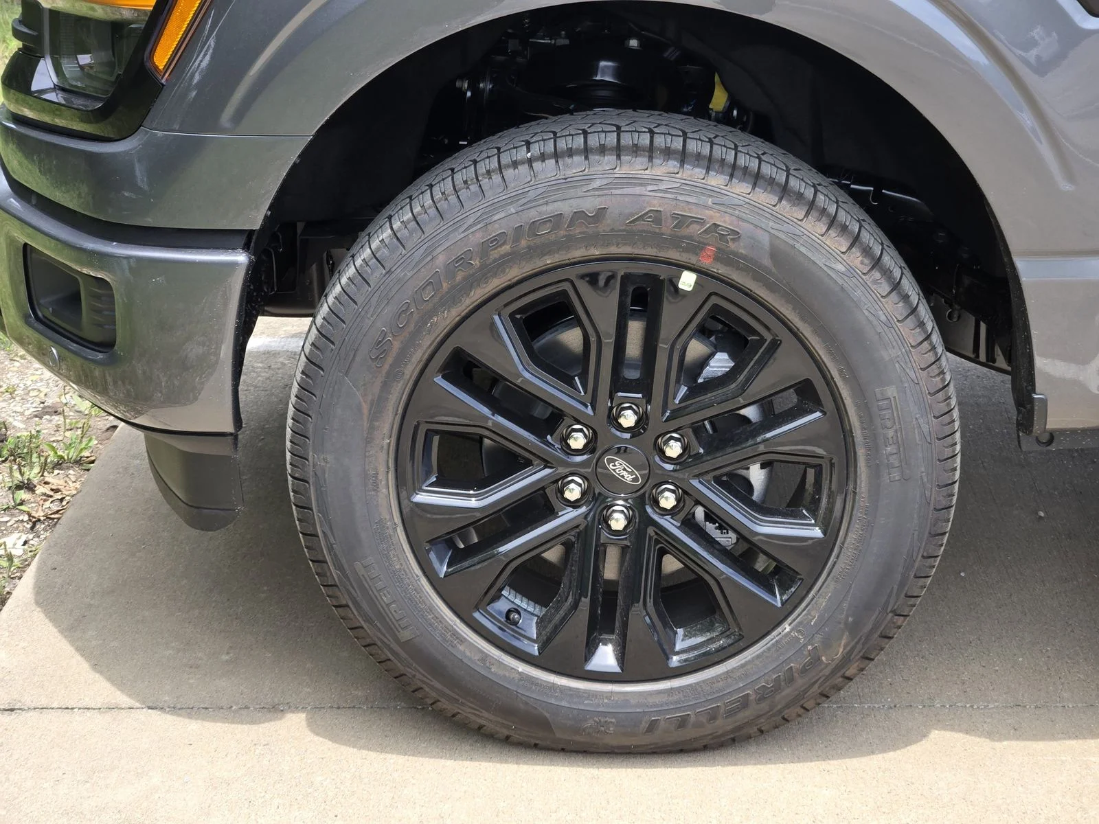 New 2026 Carbonized Gray Metallic Ford XLT image 7