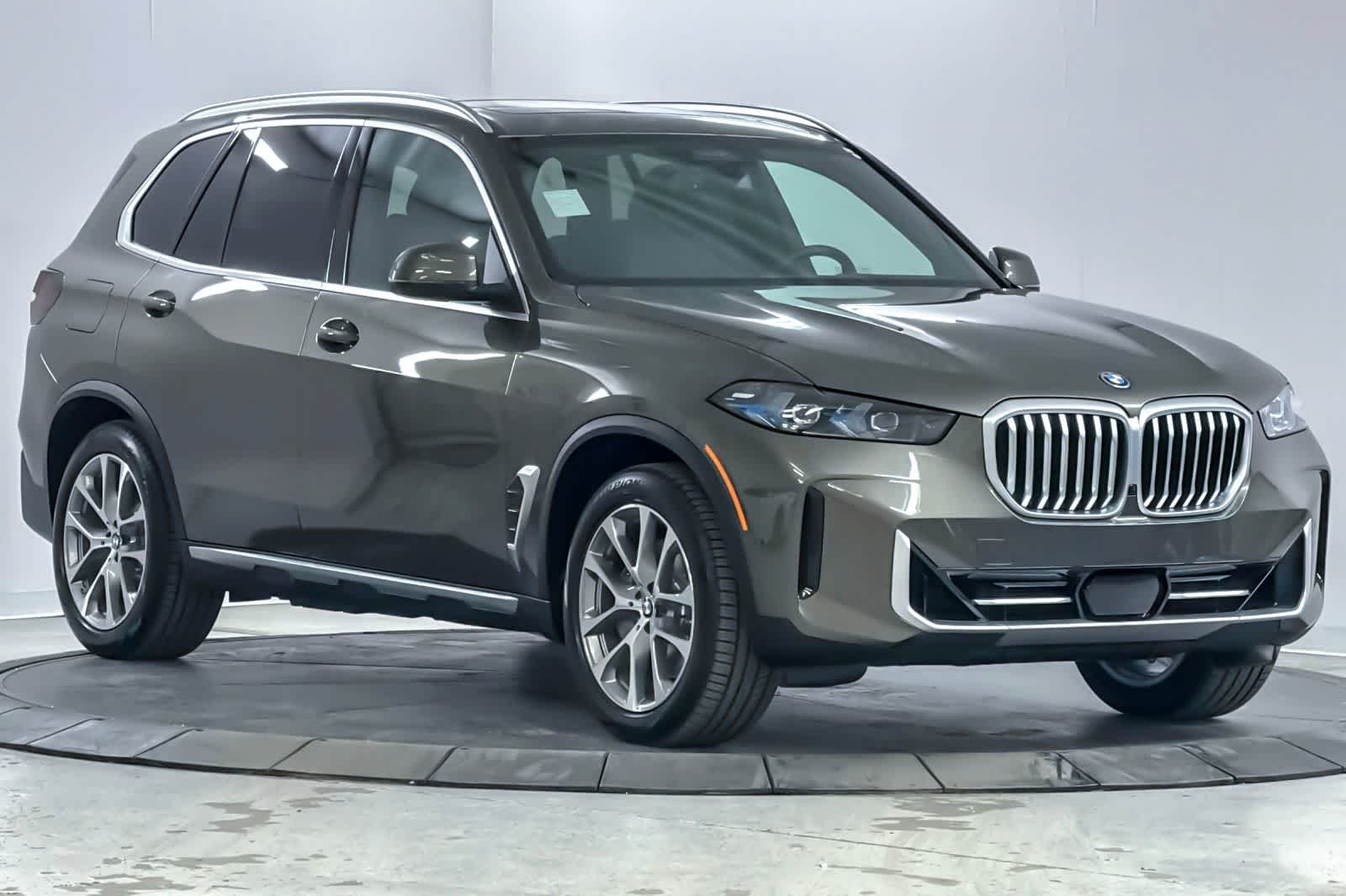 New 2026 Manhattan Green Metallic BMW xDrive50e image 9