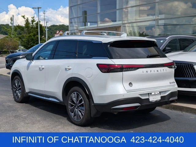 Certified Used 2026 White INFINITI LUXE image 4