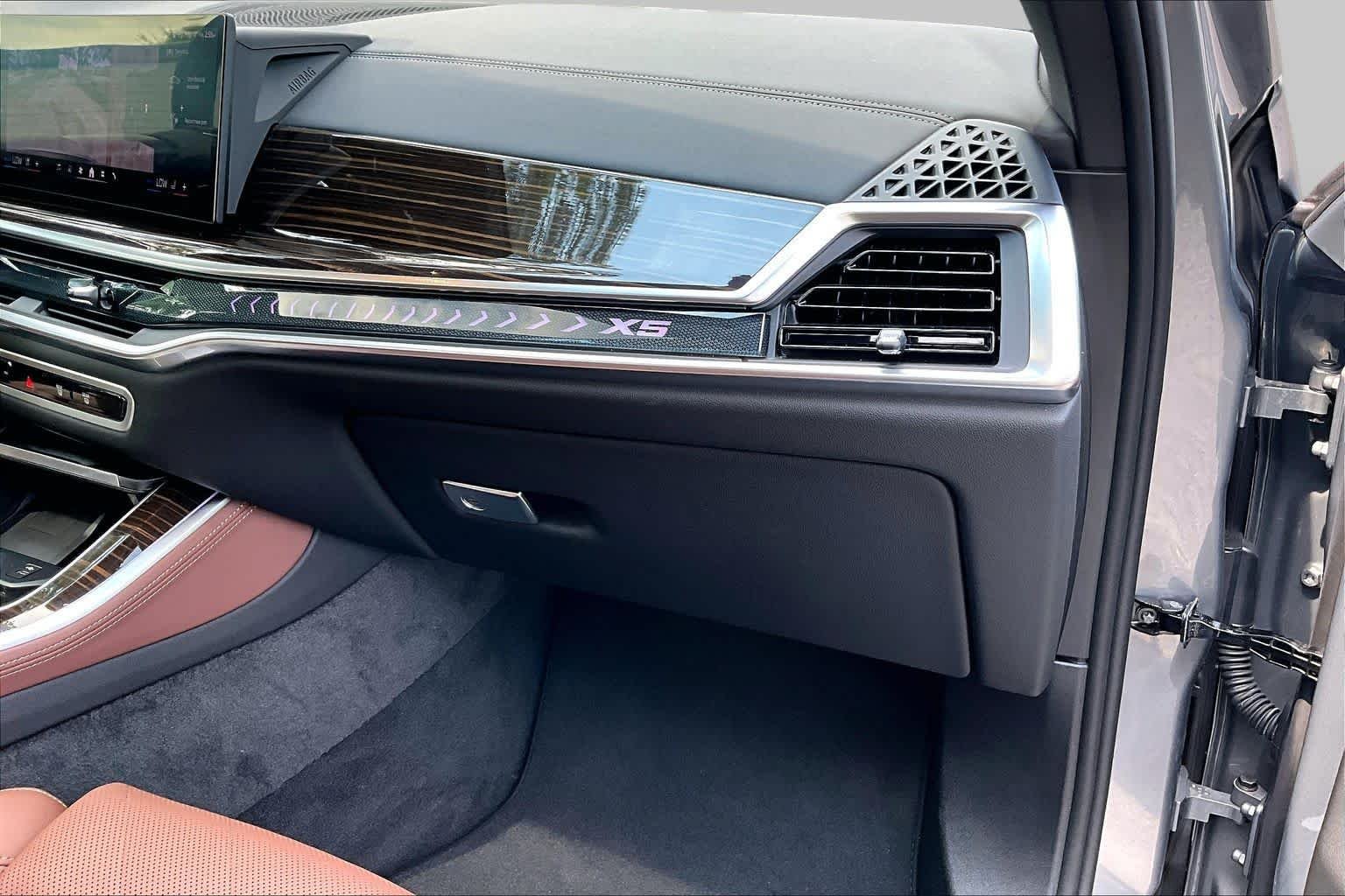 Used 2026 Skyscraper Grey Metallic BMW xDrive40i image 19