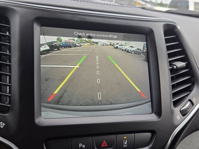 Used 2022 Gray Jeep Latitude Lux image 28