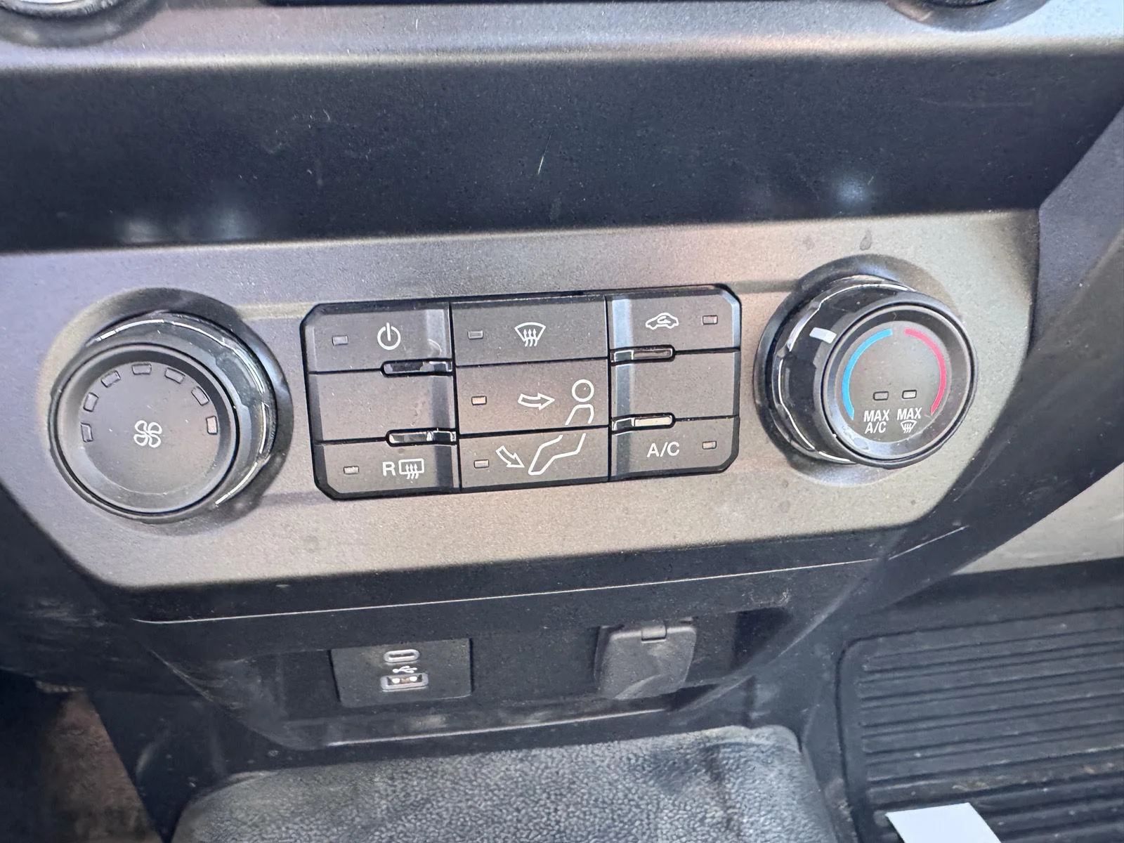 Used 2021 Oxford White Ford XLT image 18