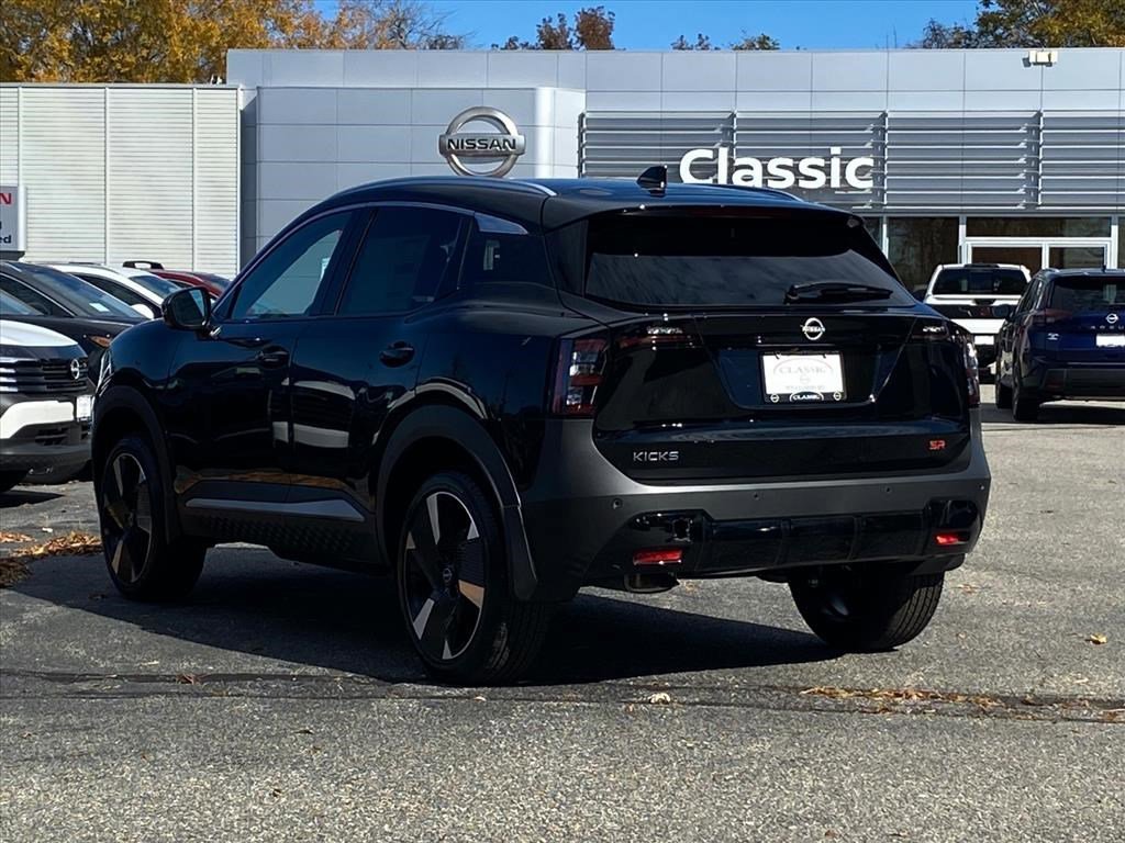 2026 Nissan Kicks SR photo 4