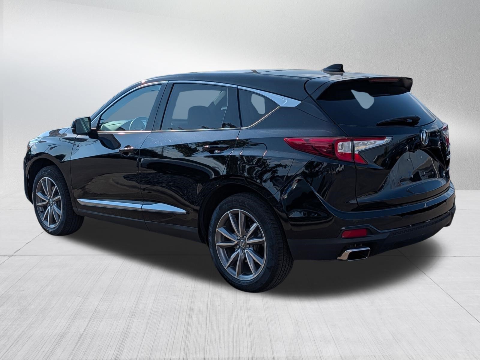 Used 2024 Majestic Black Pearl Acura w/Technology Package image 5