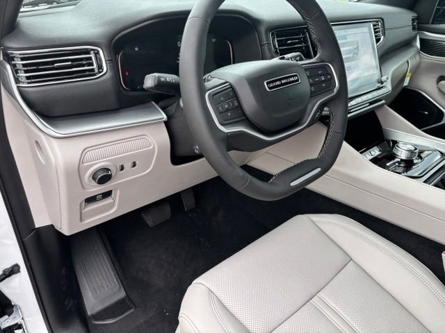 New 2026 Bright White Clear-Coat Exterior Paint Jeep Limited Altitude image 14