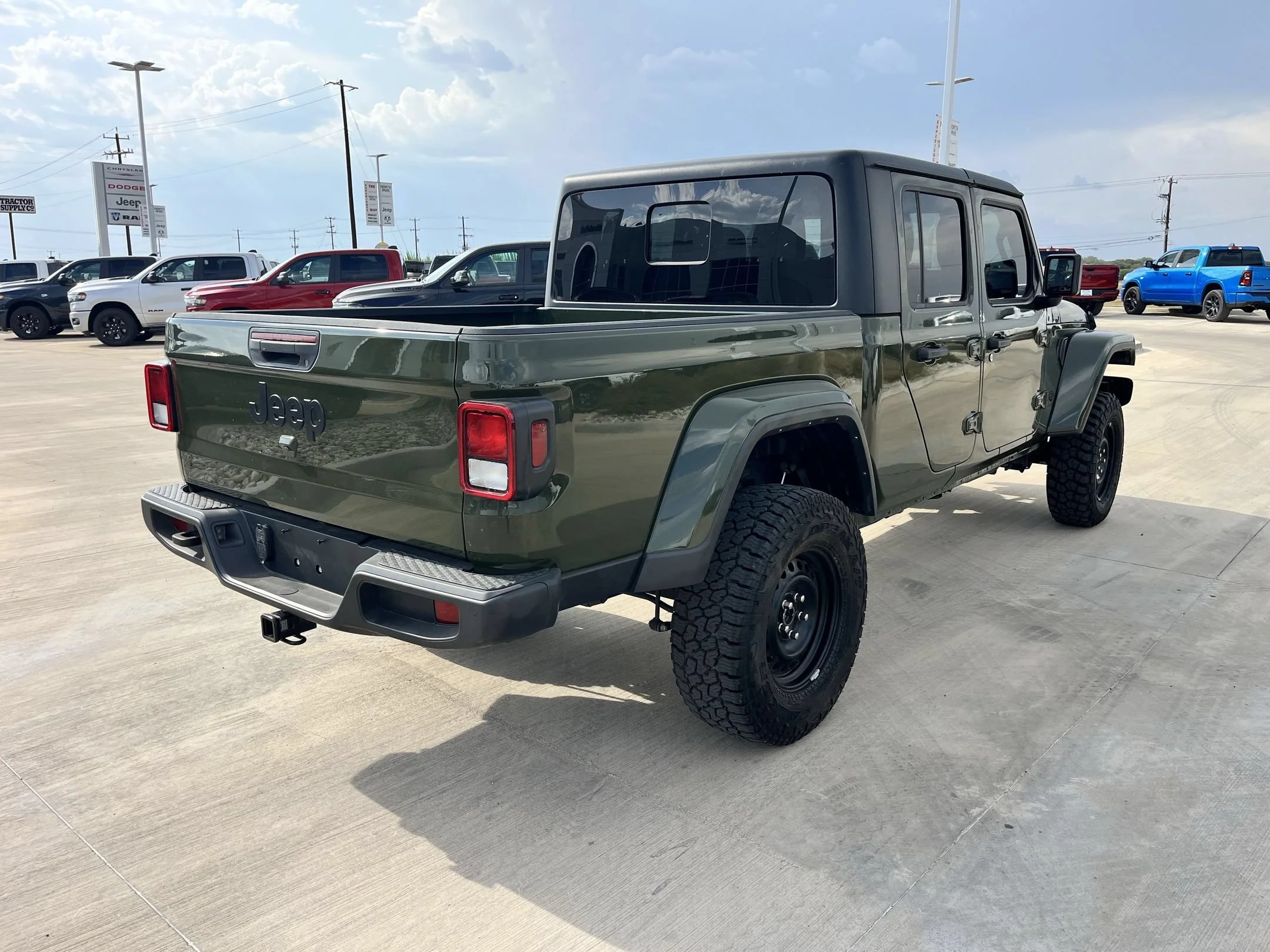 Used 2024 Green Jeep Sport S image 2