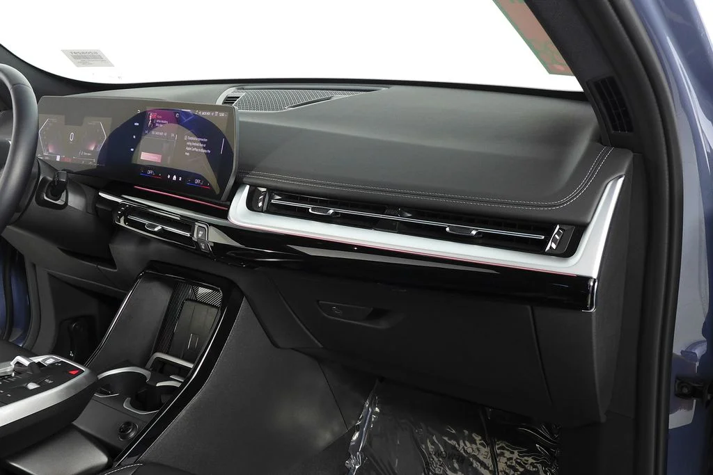 Used 2025  BMW xDrive28i image 14