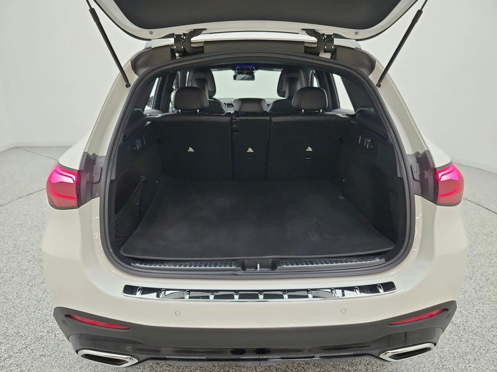 Used 2024 Polar White Mercedes-Benz GLC 300 SUV image 18