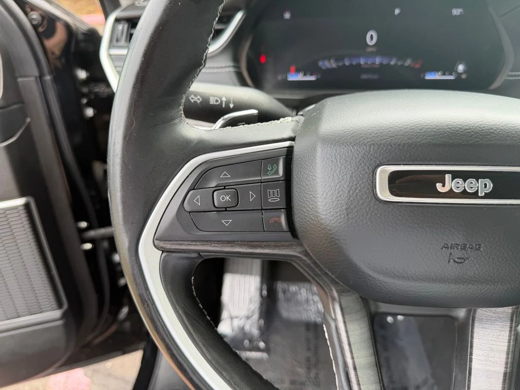 Used 2022 Diamond Black Crystal Pearlcoat Jeep Limited image 18