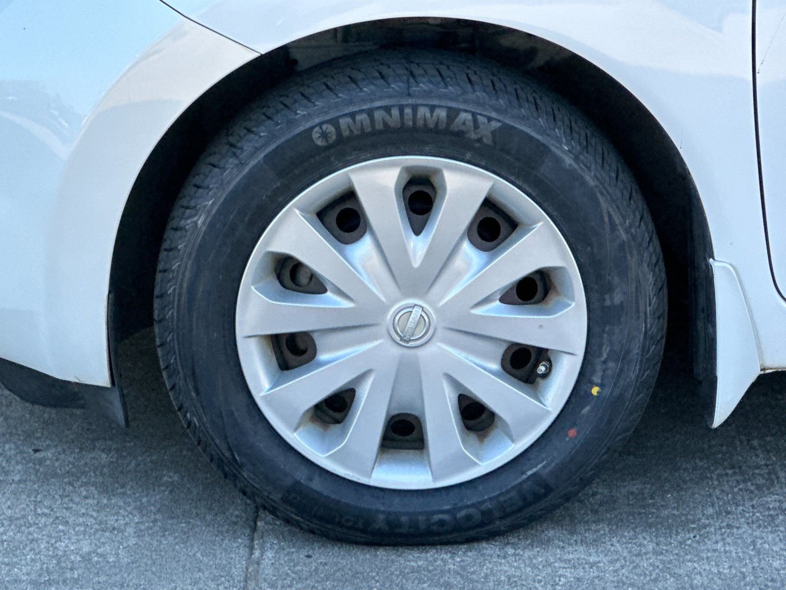 Used 2015 White Nissan S Plus image 21