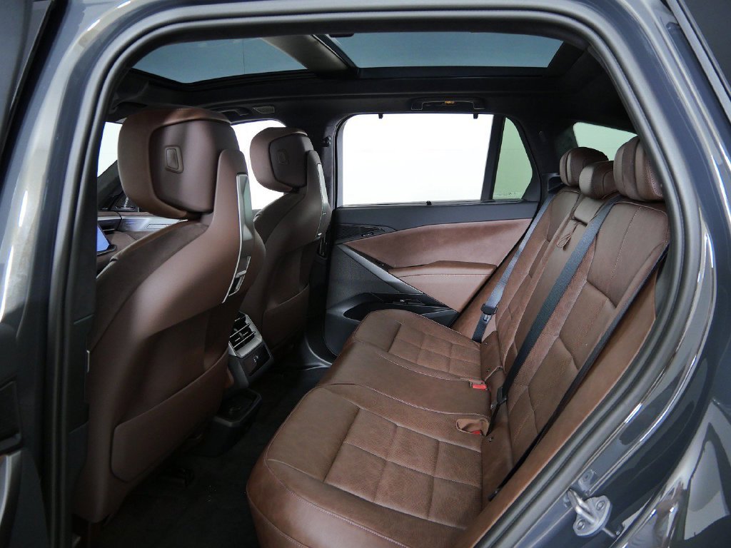 New 2027 Dravit Grey Metallic BMW  image 27