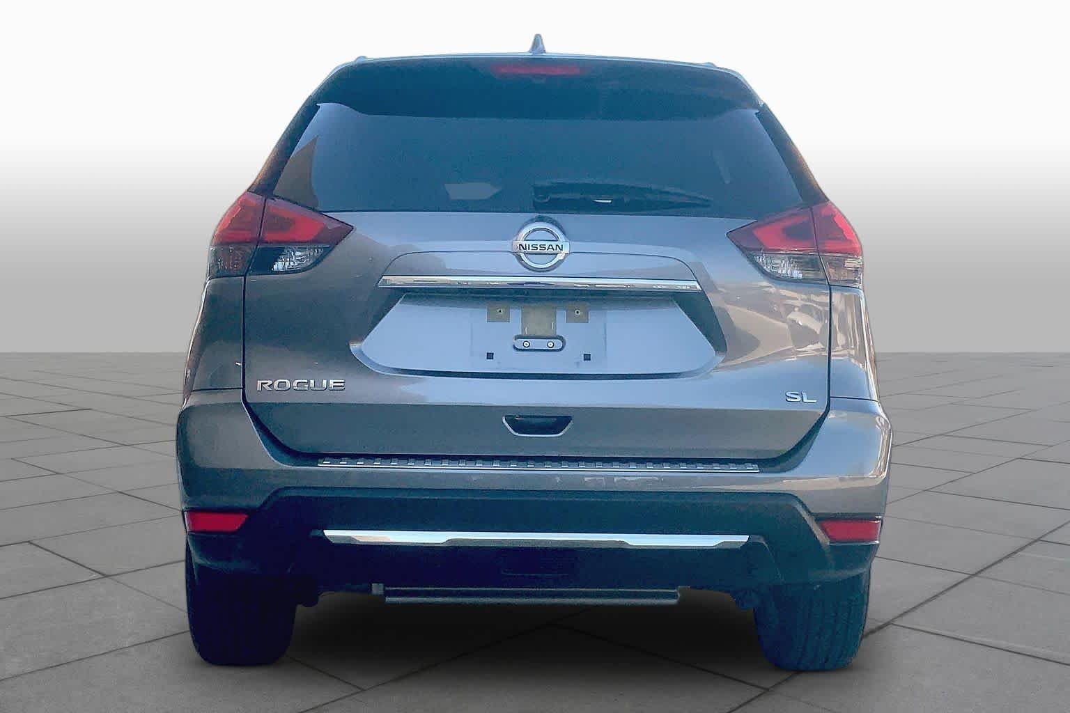 Used 2018 Gun Metallic Nissan SL image 5