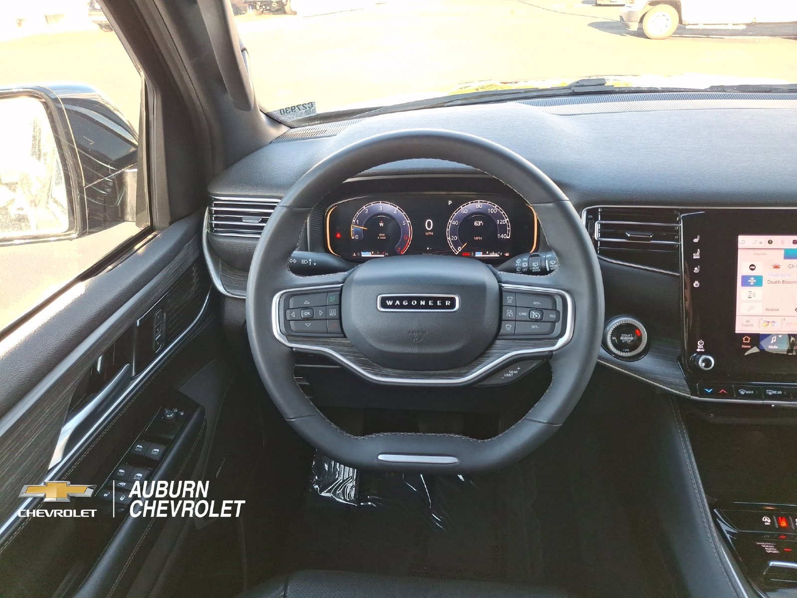 2024 Jeep Wagoneer L Series II - Photo 10