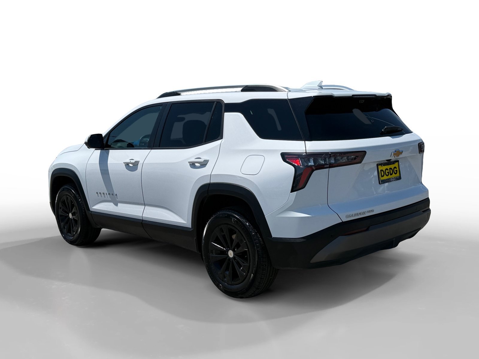 Used 2025 Summit White Chevrolet LT image 3