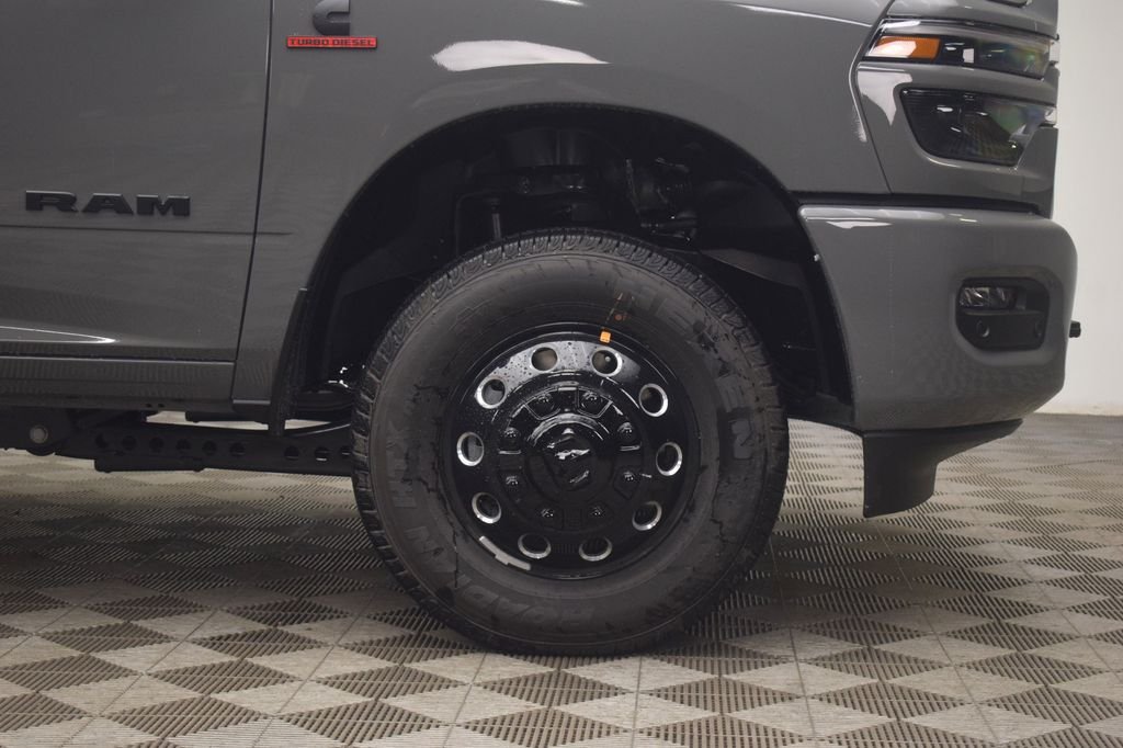 New 2026 Ceramic Gray Clear-Coat Exterior Paint RAM Laramie image 6