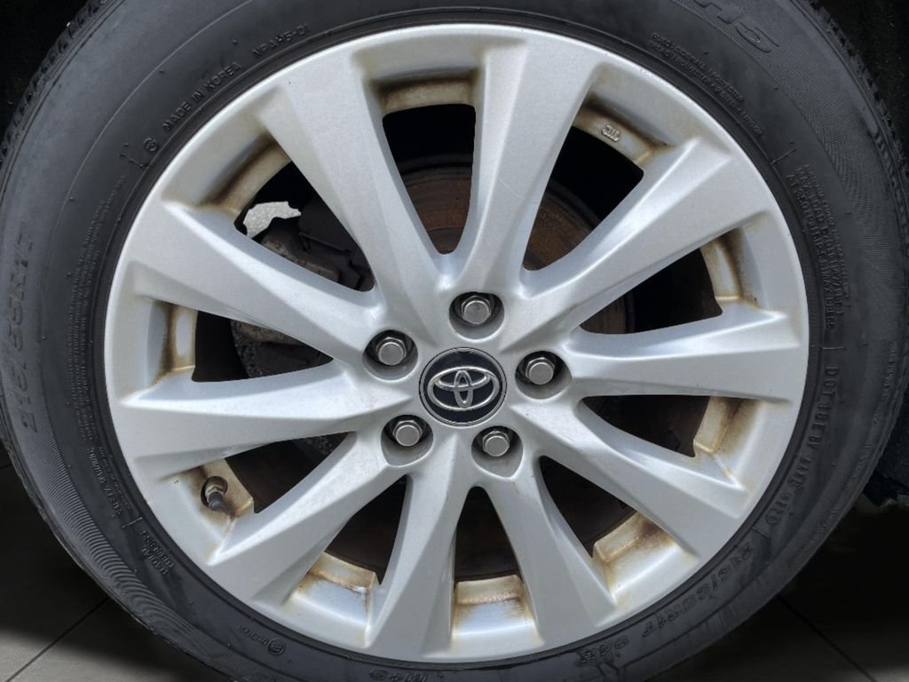 Used 2018 Gray Toyota LE image 27