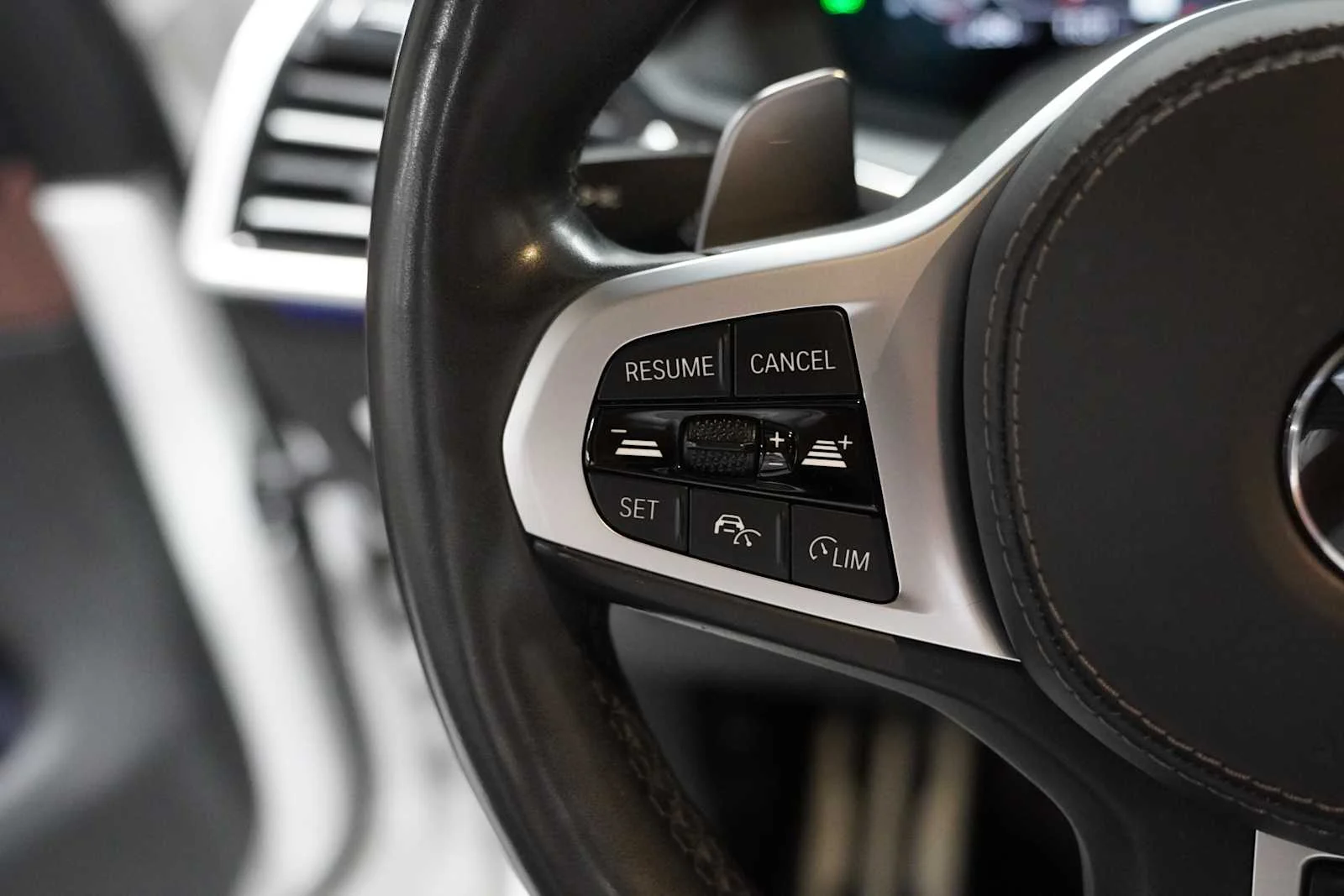 Used 2019 Mineral White Metallic BMW xDrive40i image 21