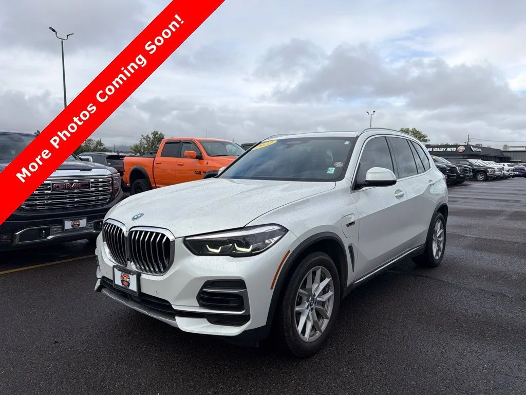 Used 2022 White BMW xDrive45e image 3