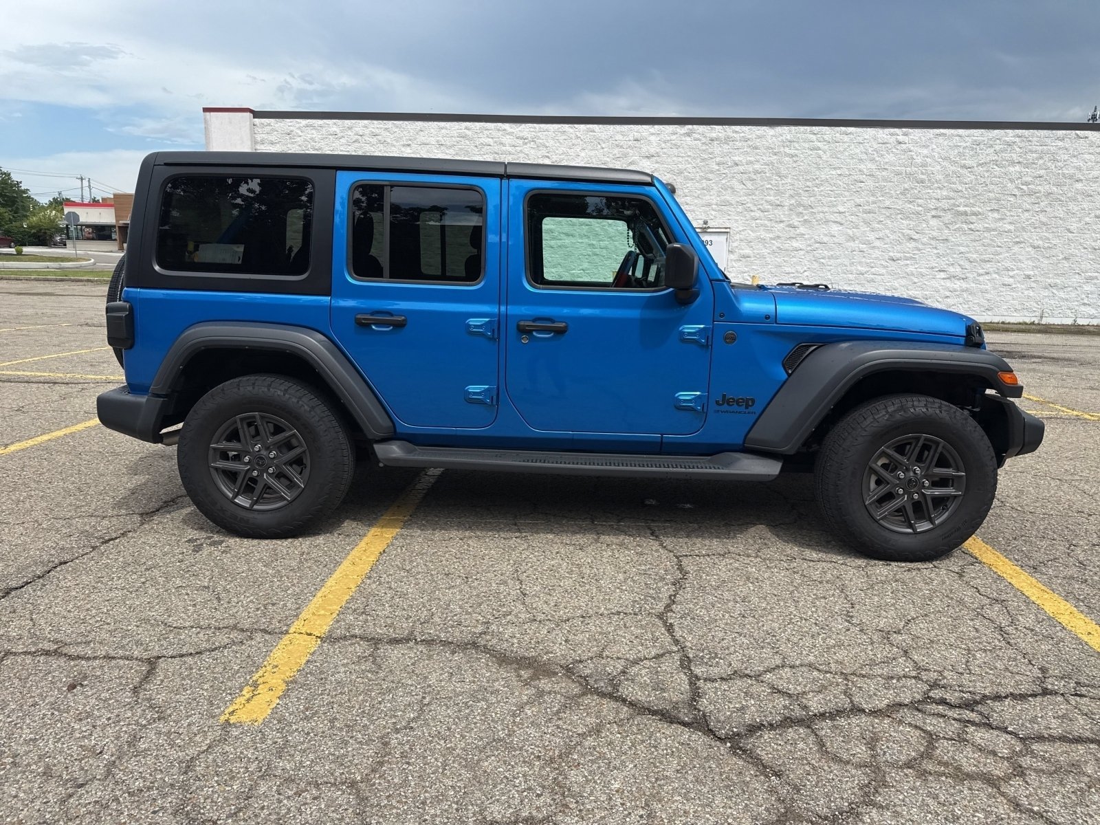 Used 2024 Hydro Blue Pearlcoat Jeep Sport S image 20