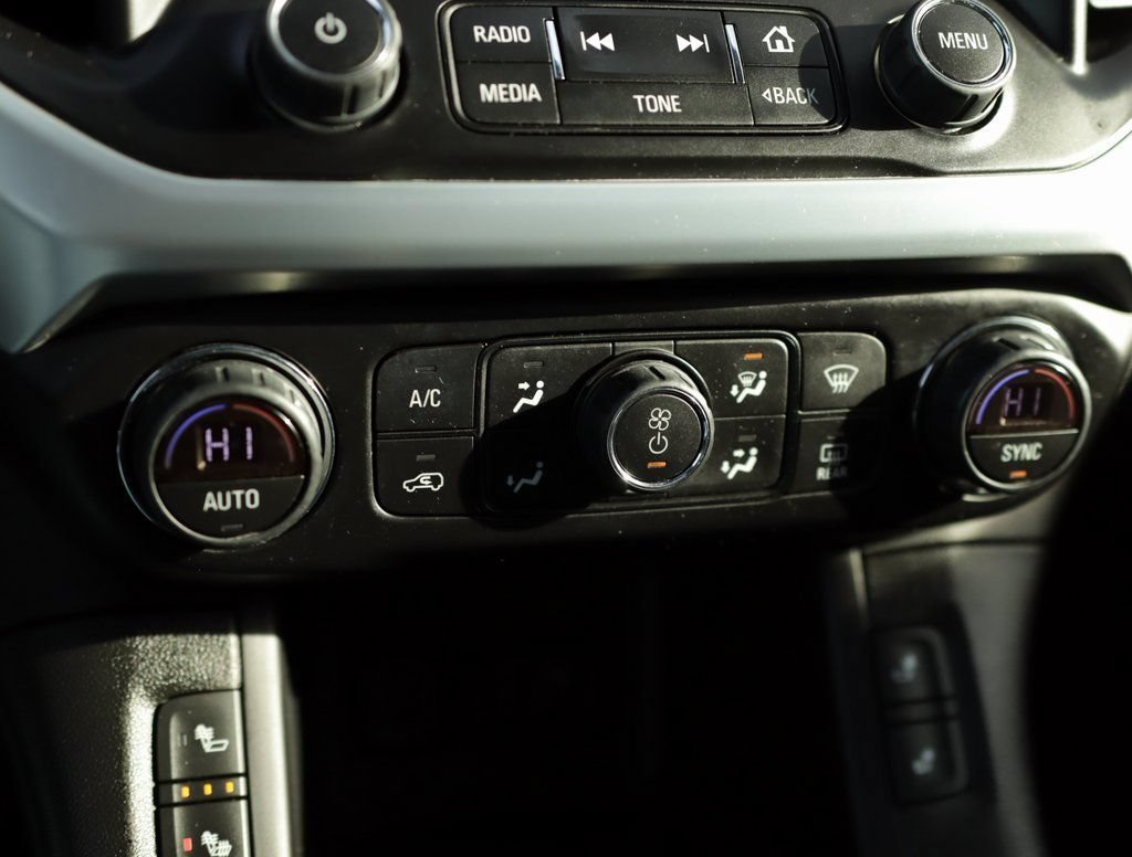 Used 2017 EBONY TWILIGHT METALLIC GMC SLT image 14